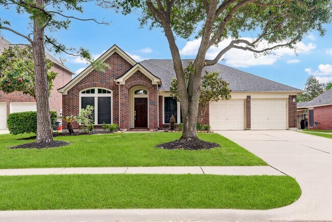 Foto del edificio - Exquisite 4-Bedroom Home in Copperfield: A...