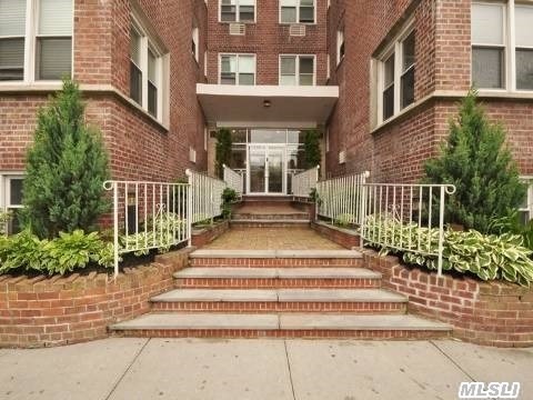 Front Entrance - 210 E Broadway