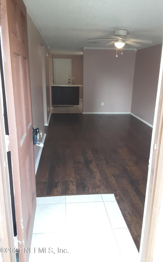 Building Photo - 2655 Sunrise Village Dr