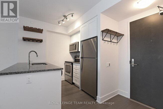 Photo du bâtiment - 411-411 MacKay St
