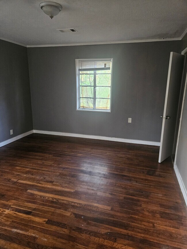 Building Photo - 2401 Coronet Pl