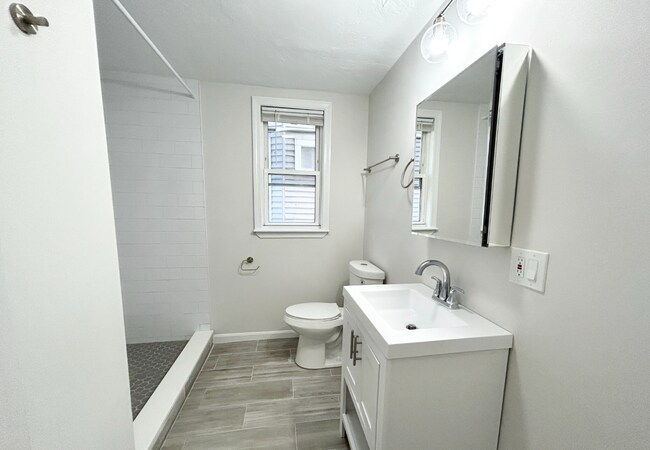 Foto del edificio - 153 E Cottage St