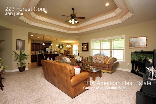 Foto del edificio - 223 Forest Ct