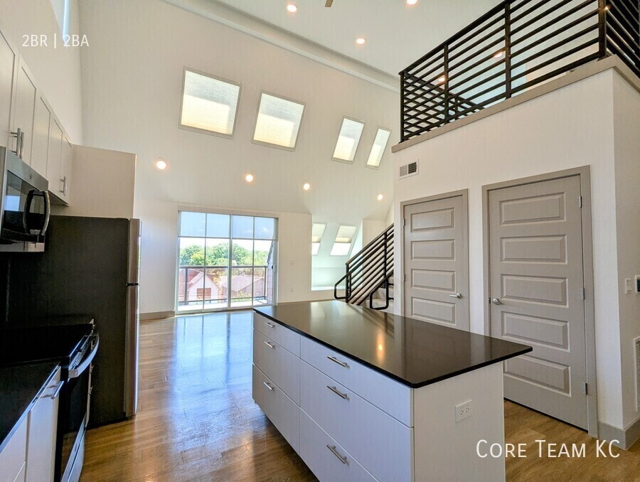 Foto principal - 2455 Troost Ave