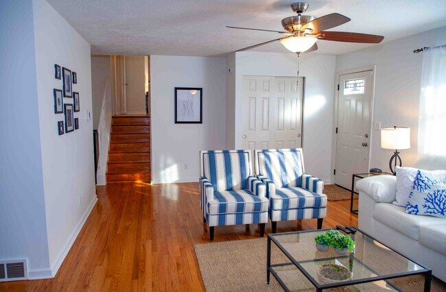 Foto del edificio - 6738 Red Fox Rd