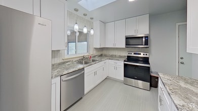 Building Photo - 1308 S Jay St