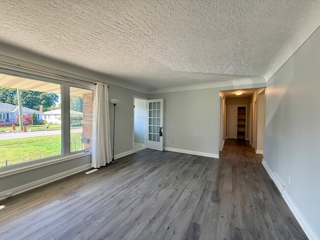 Building Photo - 404 Grantham Ave