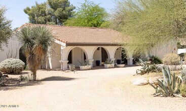 Building Photo - 5115 E Berneil Dr