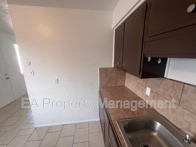 Foto del edificio - 8200 Copper Ave NE