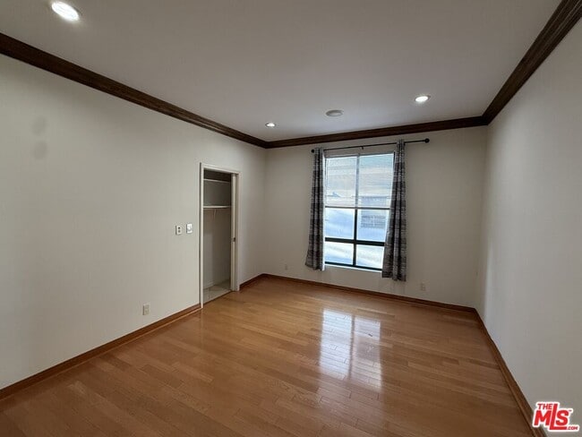 Foto del edificio - 450 N Oakhurst Dr