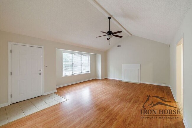 Building Photo - 335 Oak Meadows Dr