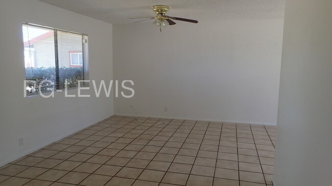 Building Photo - 610 S Canyon Dr