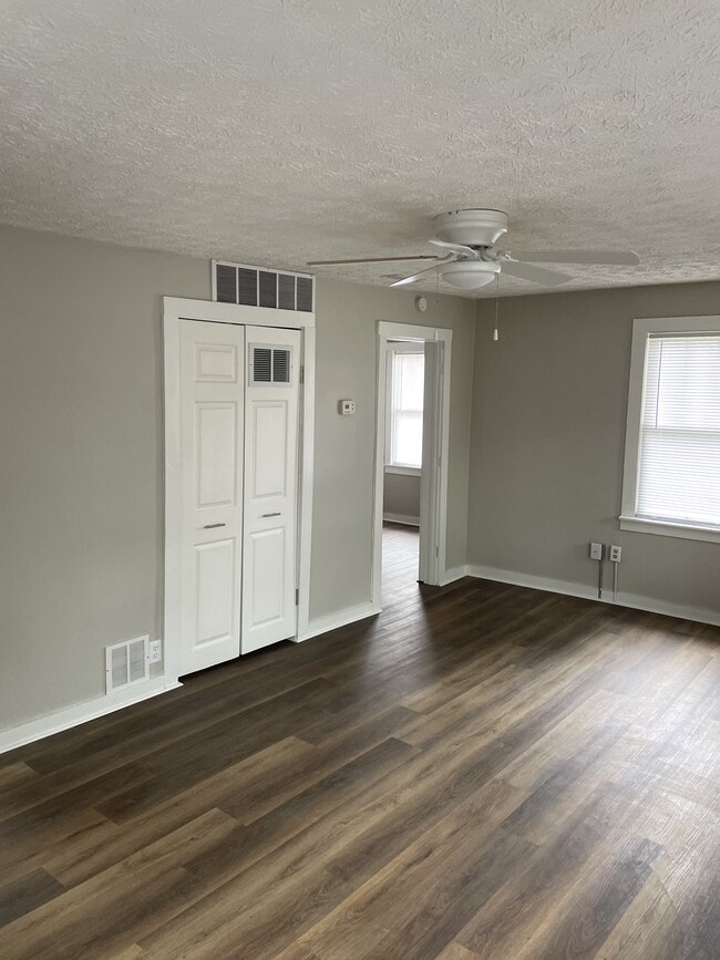 Living Room 19'x11' - 116 S 1st St