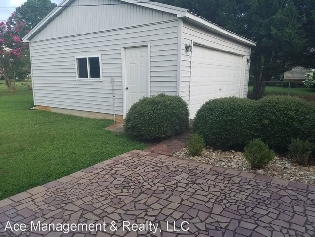 Building Photo - 3 br, 2 bath House - 107 Edna St