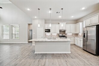 Building Photo - 1535 Giles Dr