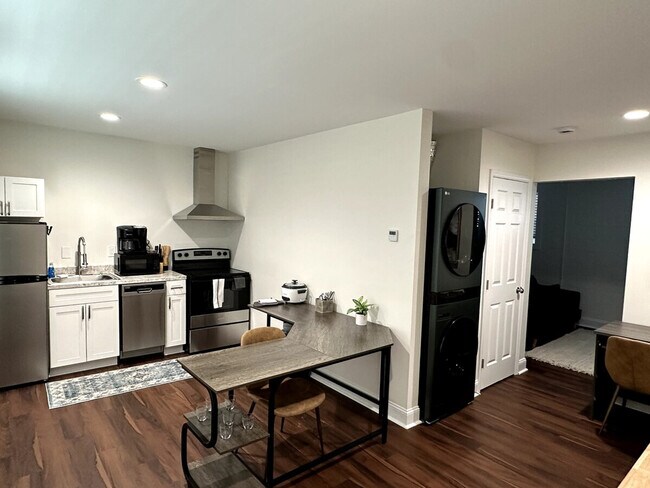 Foto del edificio - 221A Crest Ln