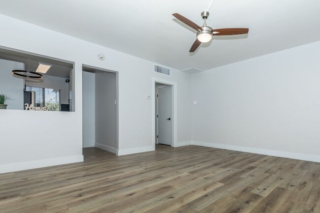Interior Photo - Ellis Midtown
