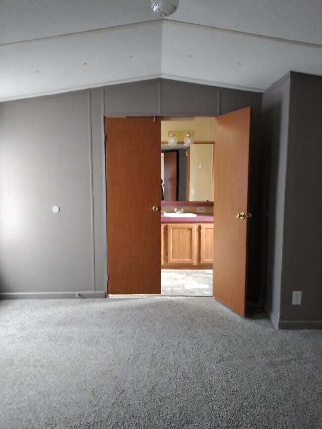 Building Photo - 261 Sleepy Hollow Rd