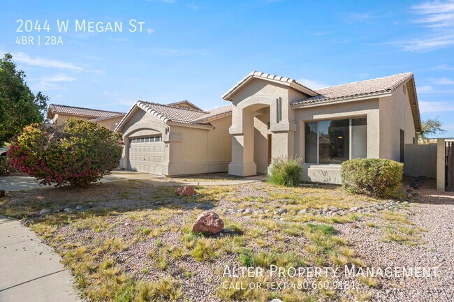 Building Photo - Beautiful 4 Bedroom 2 Bath Home with pool