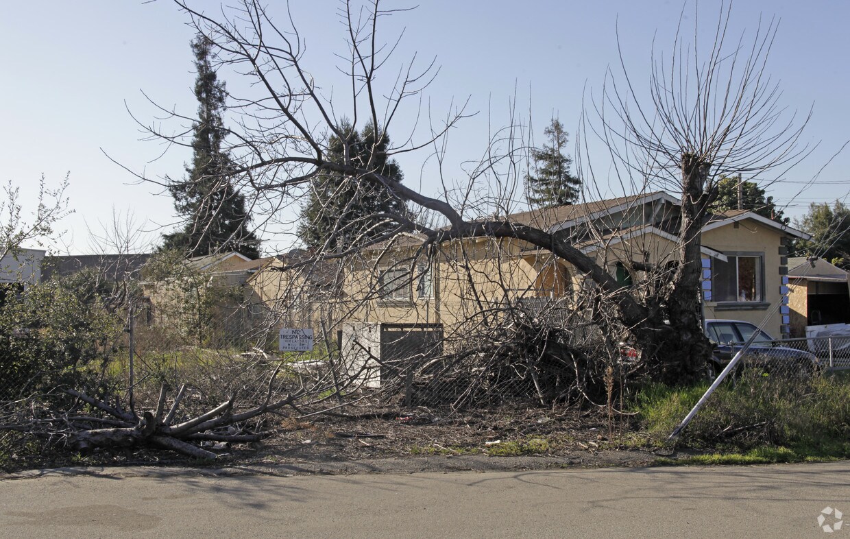 Building Photo - 408 Lupine Way