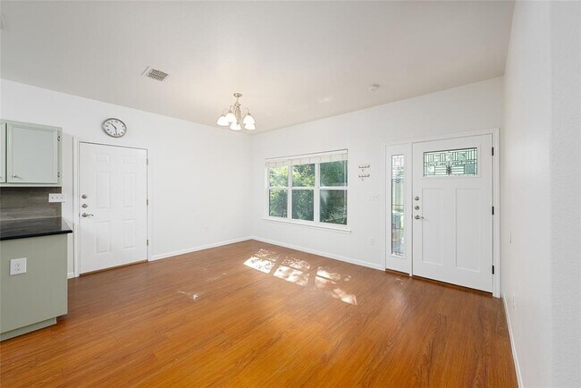 Foto del edificio - 4505 Red River St