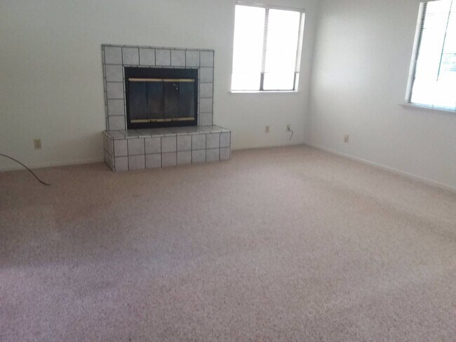 Foto del edificio - 2356-2356 Bushnell St