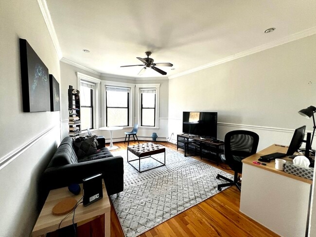 Building Photo - 61 Park Dr
