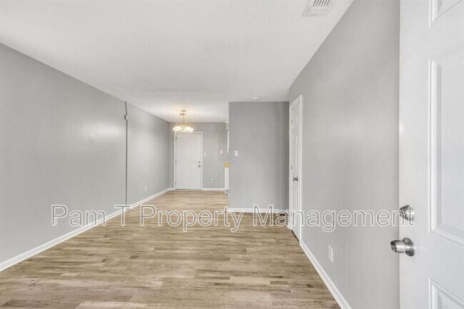 Foto del edificio - 1925 Cowan Ave