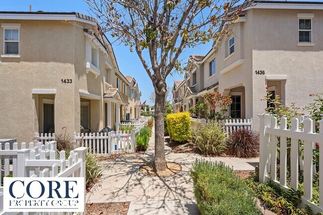 Foto del edificio - Living the Good Life!!! 3 BR/ 2.5 Bath in Eastlake!