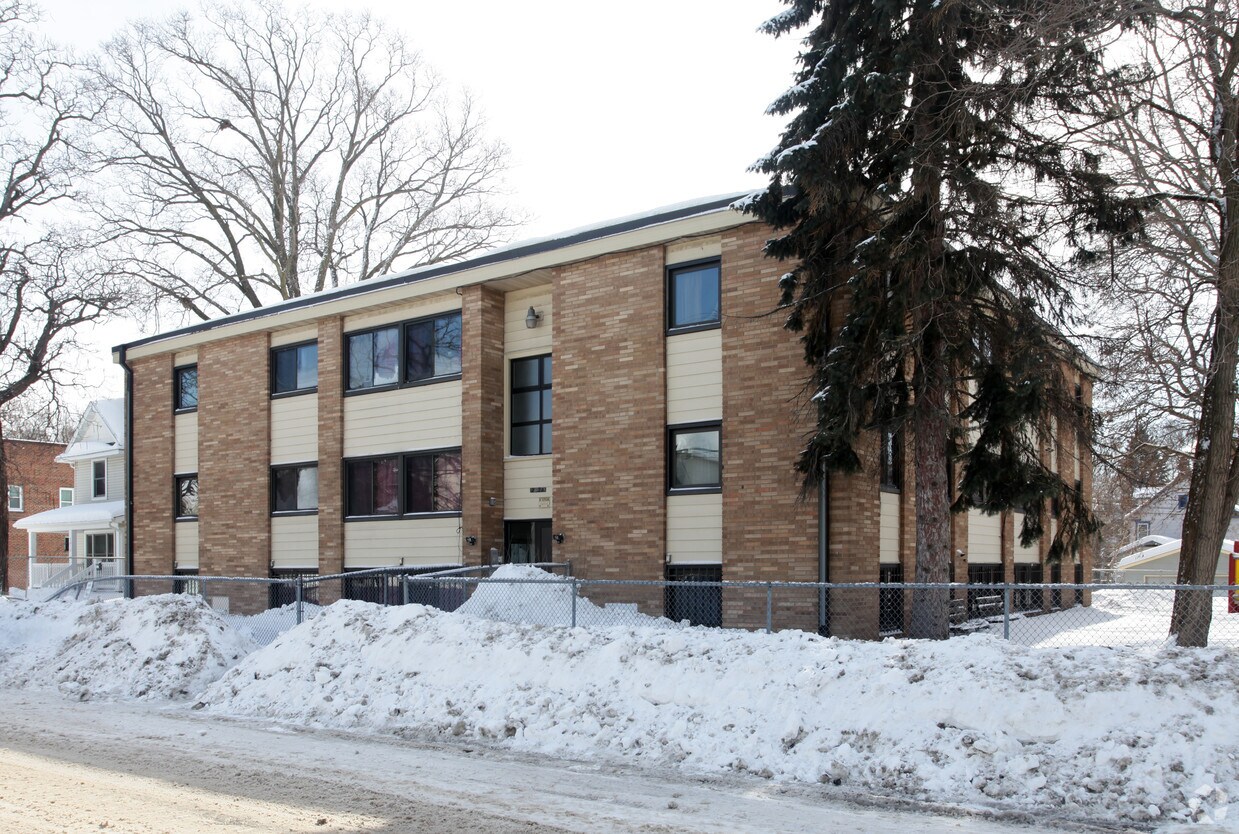 Foto principal - 2021 Glenwood Ave N