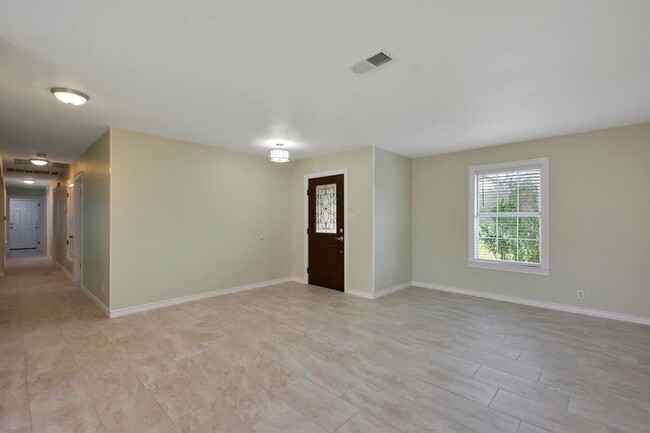 Building Photo - 307 Serenada Dr