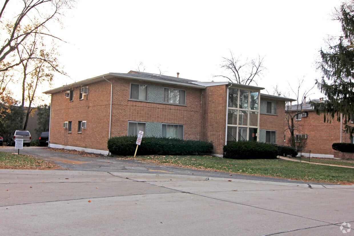74127418 Olian Dr, Hazelwood, MO 63042 Apartments in Hazelwood, MO