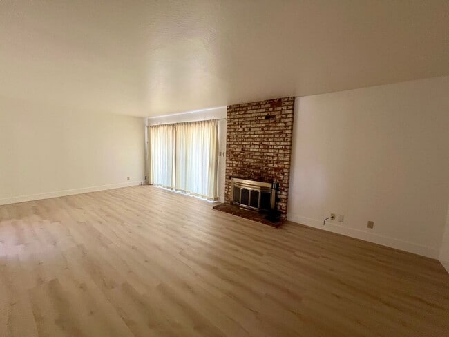 Building Photo - Lynbrook house ready now! $5300