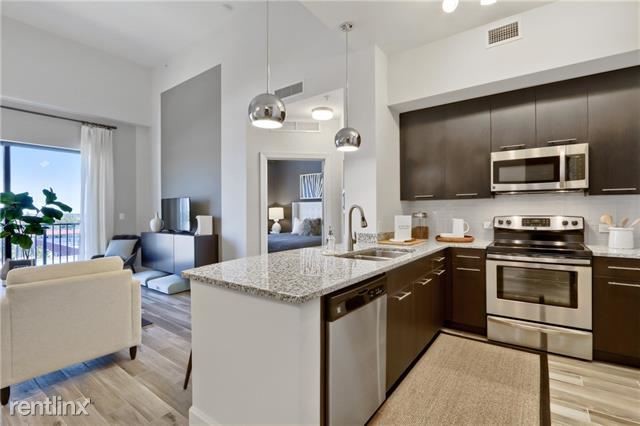 Foto principal - 8050 SW 72nd Ave