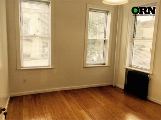 Foto del edificio - 66-61 60th Pl