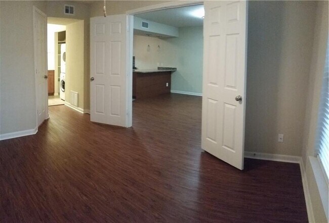 Foto del edificio - 7685 Northcross Dr