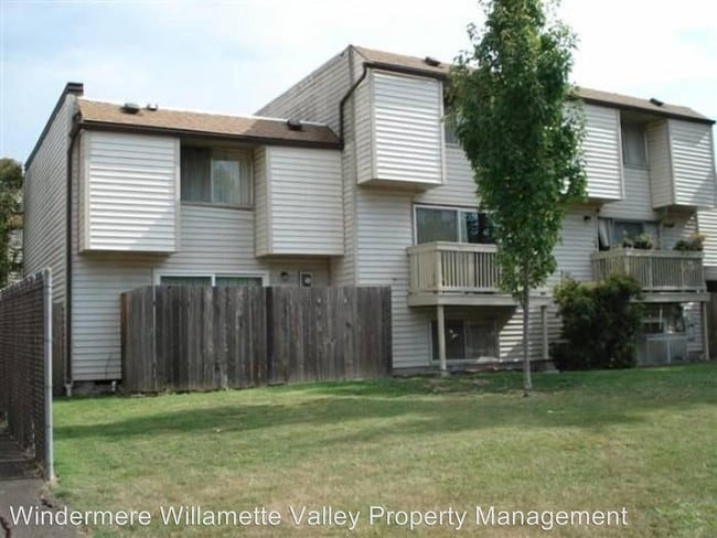Building Photo - 2145 NW Highland Dr