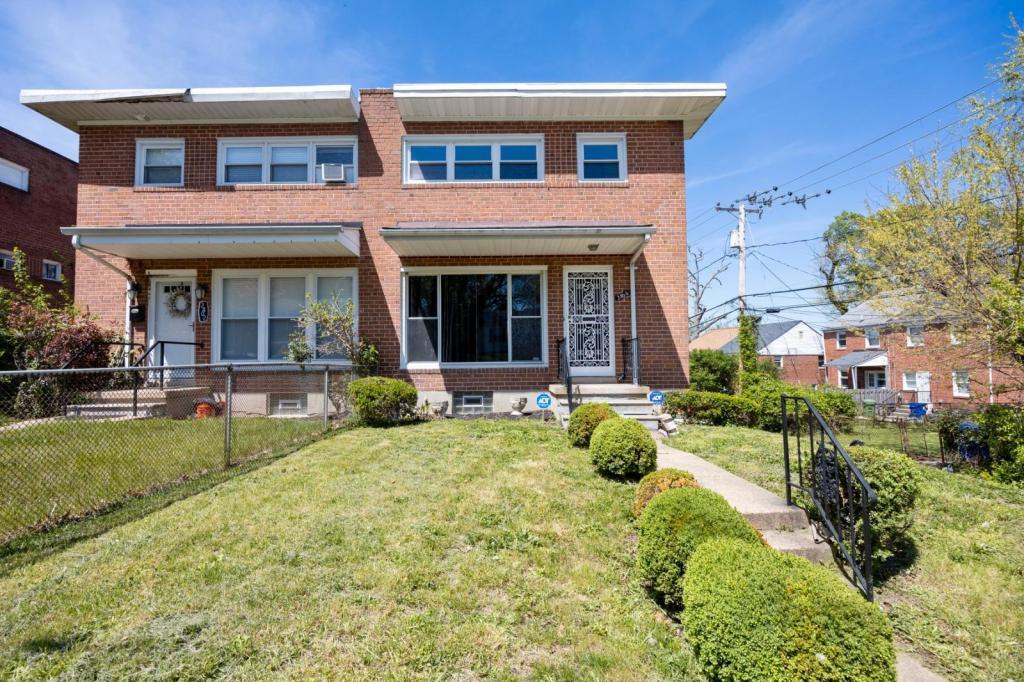 Foto principal - 2400 W Garrison Ave