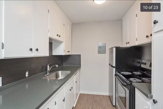 Foto del edificio - 4028 California Ave SW
