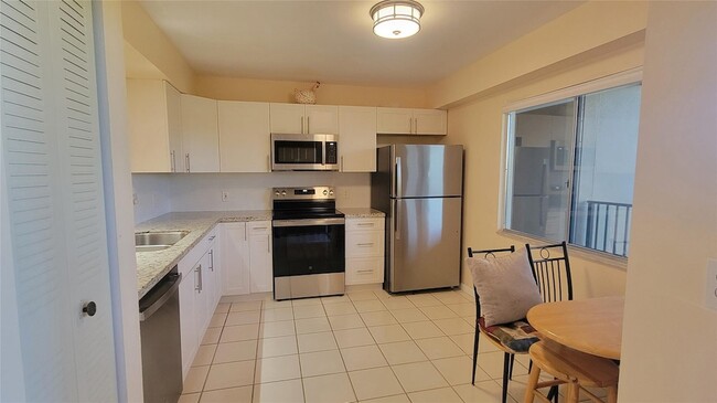 Building Photo - 901 SW 141st Ave