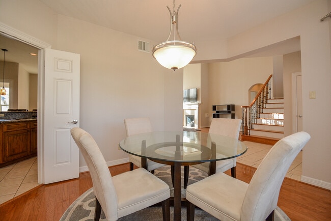 Building Photo - 4034 Glen Cove Dr
