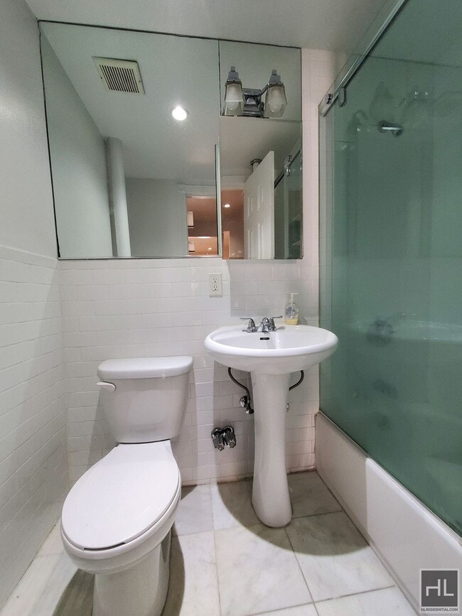 Building Photo - Mott Street