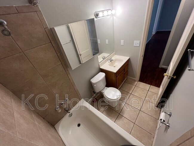 Building Photo - 11101 Applewood Dr