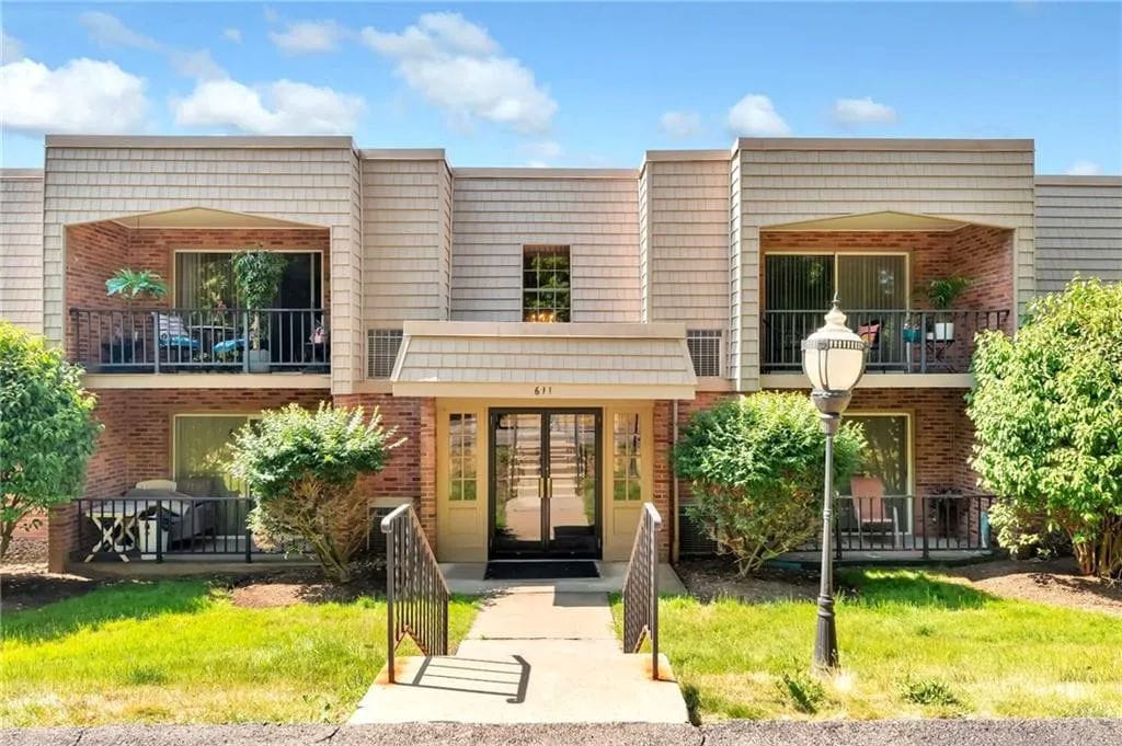 611 Calais Dr Unit 204, Pittsburgh, PA 15237 Condo for Rent in