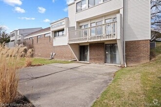 Building Photo - 5321 Fairway Ln