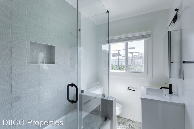 Building Photo - Studio, 1 bath Apartment - 346 N Maple Dri...