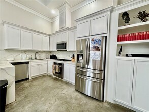 Building Photo - 5801 Winsome Ln