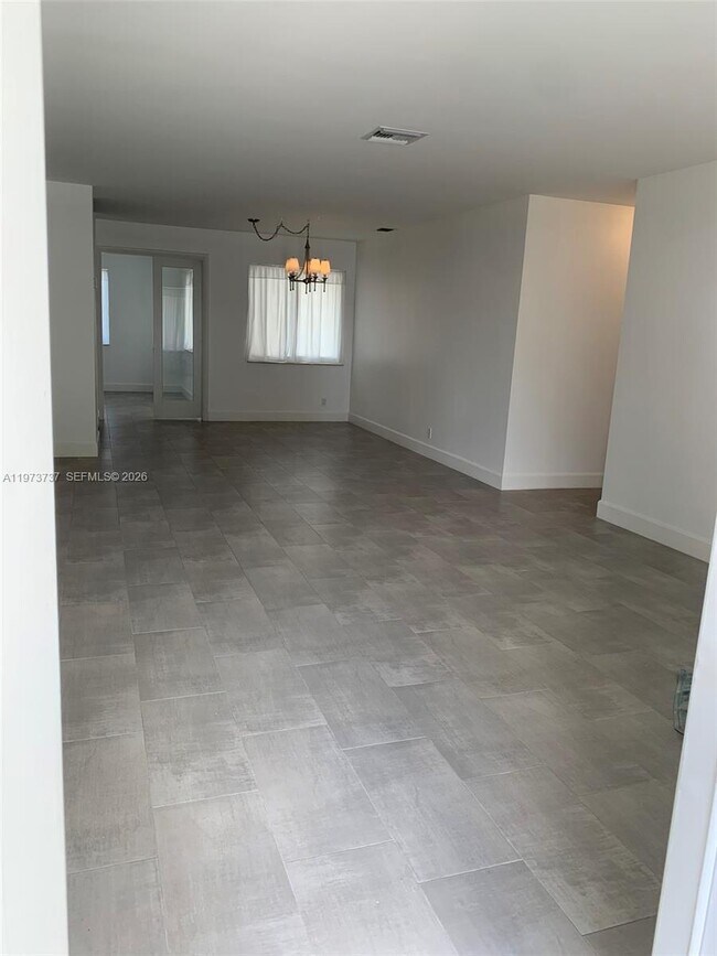 Building Photo - 4411 W Broward Blvd