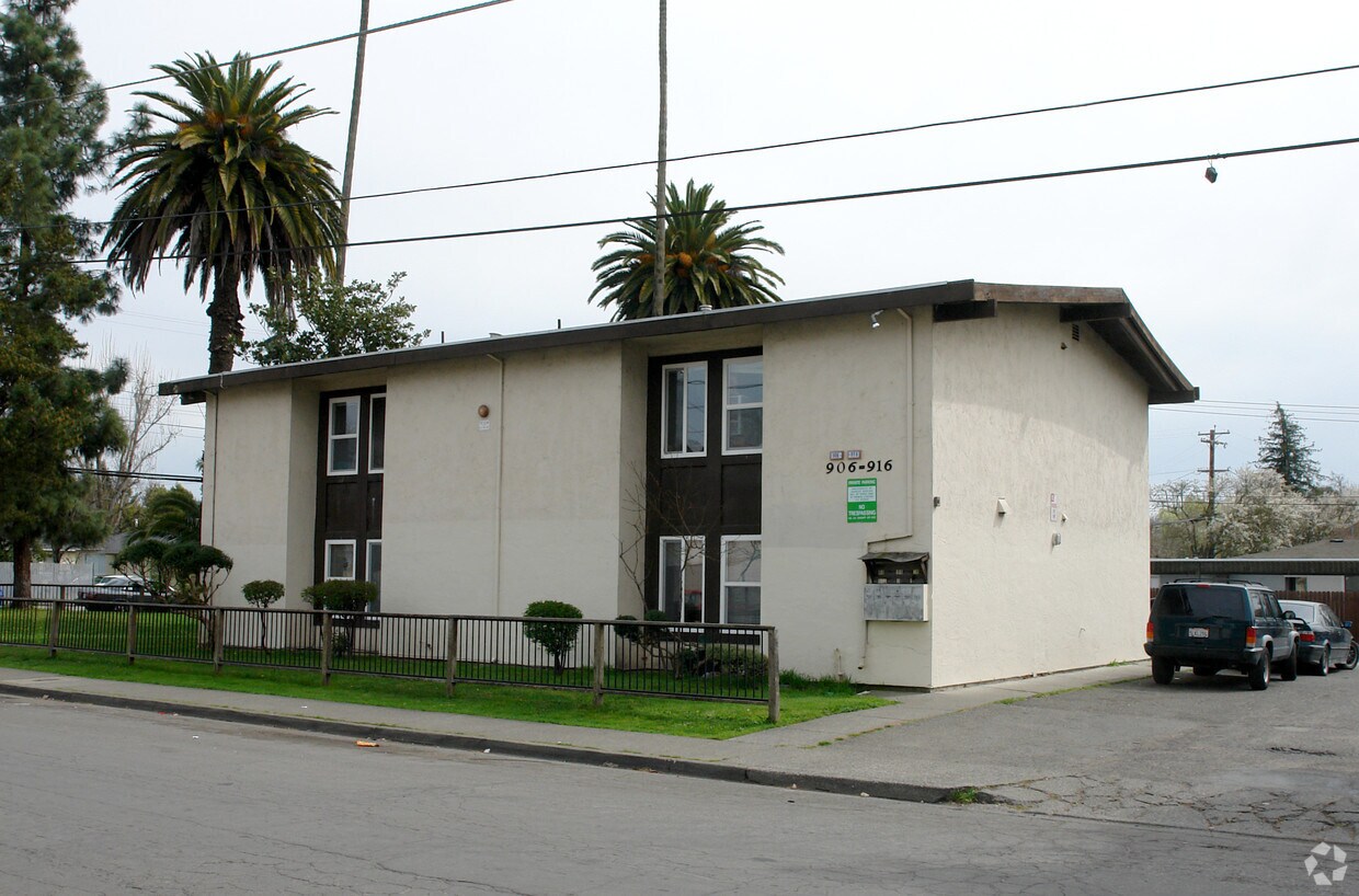Building Photo - 906-916 Sunset Ave