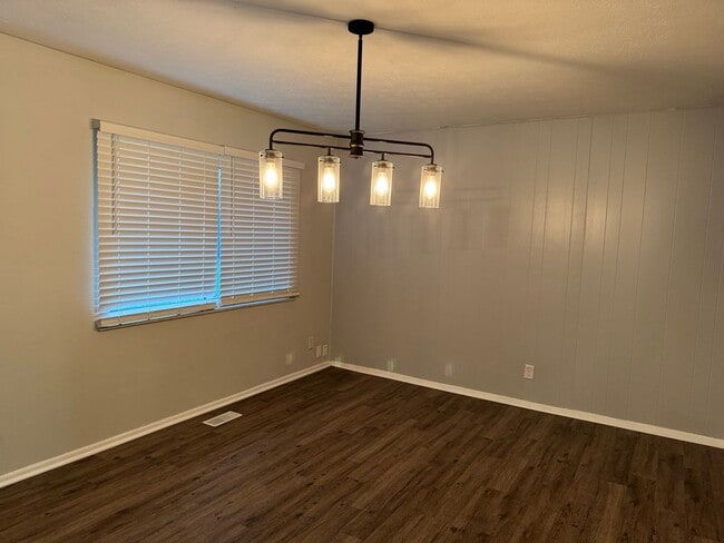 Building Photo - 3977 Sparkhill Dr